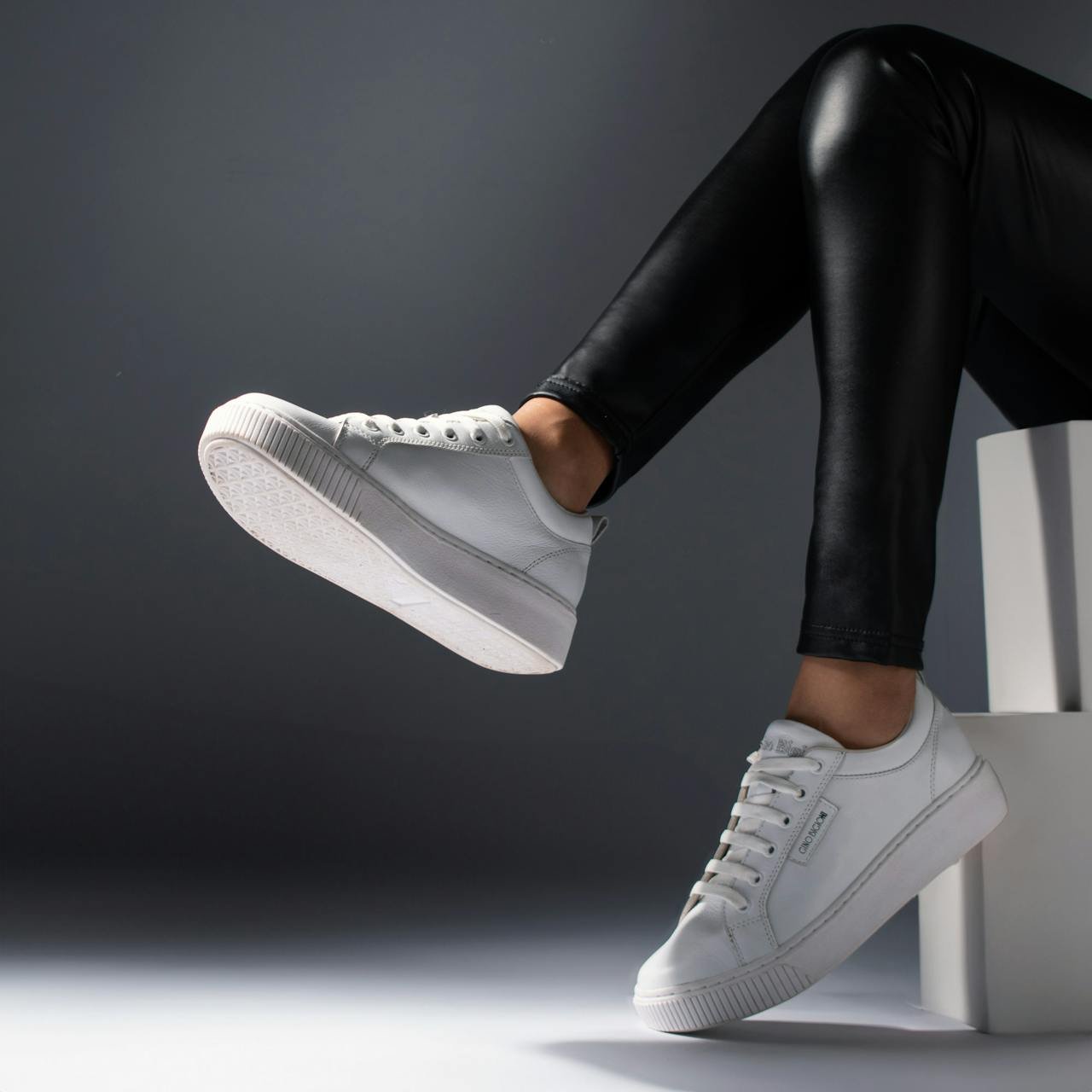 Witte dames sneakers stylen